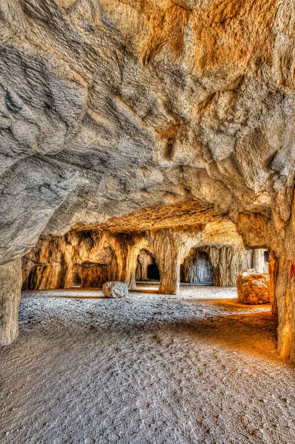 تور سنگ اشکن